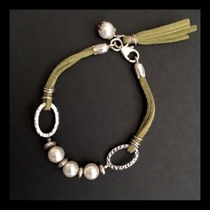 Unique silver & pearl bracelet